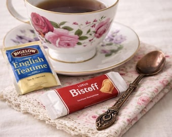 Vintage Teacup Gift Box – MOTHER'S DAY Curated Mystery Tea box