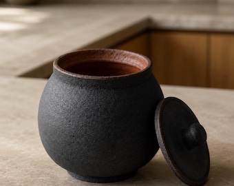 Japanese Ceramic Lidded Salt Pot – Matte Black Handmade Stoneware, Minimalist Kitchen Jar, Traditional Wabi-Sabi Condiment Keeper