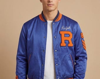 Chaqueta bomber estilo universitario azul satinada de Polo Ralph Lauren – Estilo retro universitario deportivo urbano