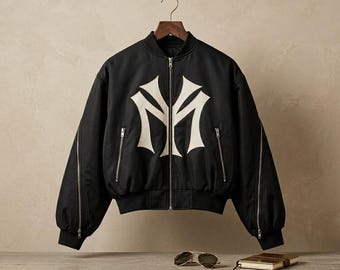 Chaqueta bomber Mowalola My City, estilo urbano neoyorquino inspirado en Timothée Chalamet.