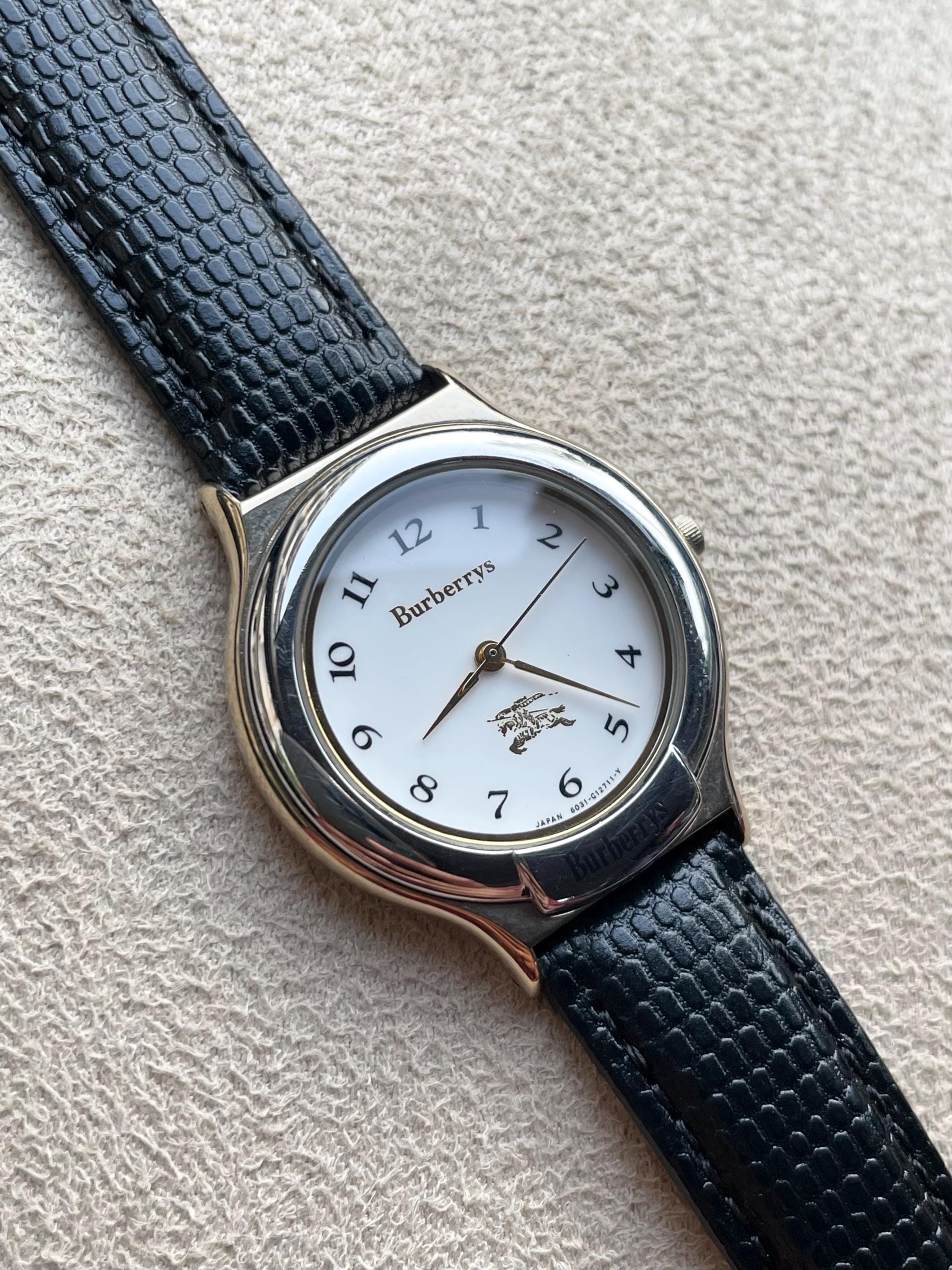 BURBERRY vintage 腕時計 ヴィンテージ Burberry Vintage Ladies Watch: 90s Gold Roman Numerals Guilloche