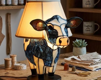 Lámpara de mesa con forma de vaca, luz nocturna con forma de vaca Holstein estilo vidriera, decoración rústica, lámpara de mesita de noche artesanal con forma de animal, regalo único para inauguración de casa para ella.