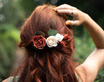 Peigne à cheveux de fleurs de mariage en terre cuite, peigne à cheveux d'automne avec roses réalistes ivoire. Coiffe de mariée rustique orange brûlé