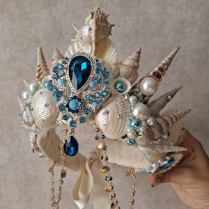 Corona de sirena de perla con diamantes de imitación azules. Corona de concha. Tocado para boda en la playa. Corona de sirena para cumpleaños de adulta.