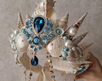 Pearl Mermaid crown with blue rhinestone. Sea shell crown. Beach wedding headdress. Mermaid birthday crown adult.