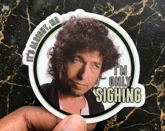 Bob Dylan It's Alright, Ma I'm Only Bleeding (Sighing) Pegatinas troqueladas Pegatinas Imán para coche Accesorios y regalos para mamás Vinilo con logo