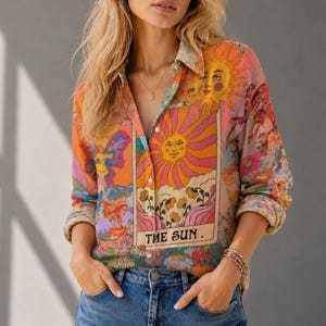 Camisa Look Sun Patchwork para mujer, blusa bohemia colorida con botones, top hippie artístico, camisa retro con estampado de rayos de sol.
