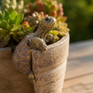Resin Turtle Plant Pot Hanger: Realistic Retro Animal Figurine Decoration