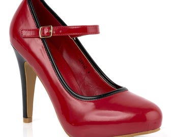 Zapatos de tacón Mary Jane con plataforma y acabado brillante de charol.