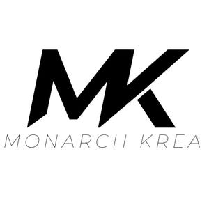 Op de afbeelding: Zwart-wit logo met de letters "MK" in een vet, gestileerd lettertype. Onder de letters staan de woorden "MONARCH KREA" in een dun, schreefloos lettertype.