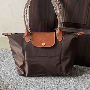 Große braune Nylon-Tragetasche von Longchamp mit Lederbesatz, faltbar, leicht, ideal für den täglichen Gebrauch