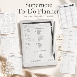 以下が含まれることがあります： 白いSupernote To-Doプランナーとスタイラス、計画ページに囲まれています。プランナーには2026年のカレンダー、月間、週間、日間の計画、カスタマイズ可能なセクションが含まれています。デザインはミニマルでハイパーリンクされています。