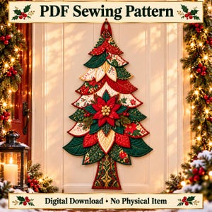 Puede incluir: Un patrón de costura en PDF para un tapiz de pared de árbol de Navidad acolchado. El árbol presenta hojas de tela superpuestas en rojo, verde y crema con una flor de pascua central. Texto: PDF Sewing Pattern y Digital Download.