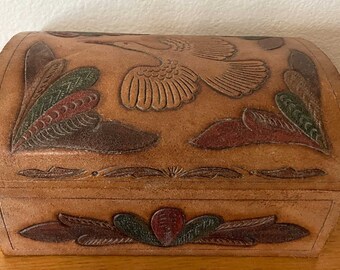 Hand Carved Bird And Colorful Stained Feather Design Wood Jewelry/Storage Box/Chest