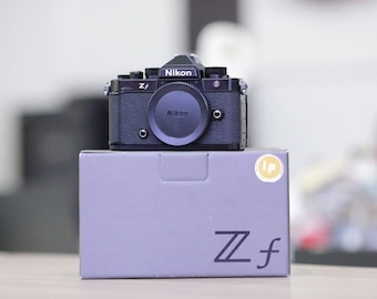 Cámara sin espejo Nikon ZF – Fotograma completo, 24,5 MP, diseño retro, 35.000 disparos, caja completa, excelente estado.