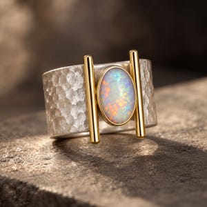 Gehämmerter Silberring mit Opal | Zweifarbiger Statement-Ring | Moderner Silberschmuck | Geburtsstein Oktober | Unisex-Ring