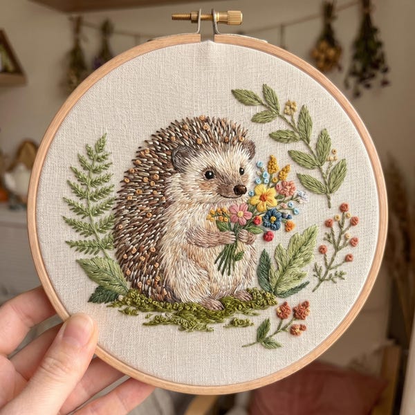 Igel Stickpackung | Blumen halten Igel Handwerk | Anfänger Freundliches Cottagecore Dekor | Waldtier Liebhaber Geschenk