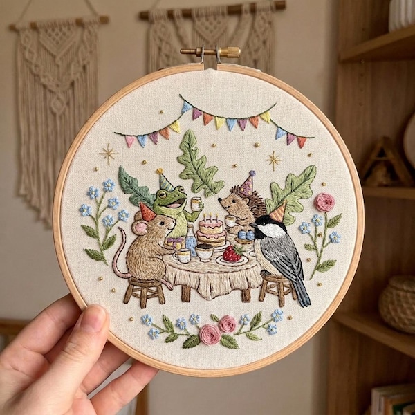 Stickset für eine Waldtier-Geburtstagsfeier, niedliches Frosch-, Igel-, Maus- und Vogelmotiv, DIY-Handstickprojekt im Cottagecore-Stil