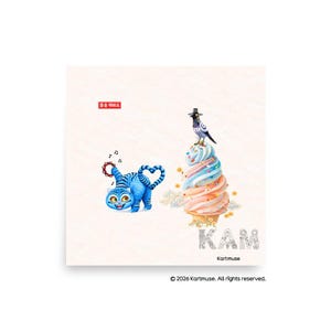 Peut inclure: Illustration fantaisiste avec un chat bleu à queue en forme de cœur jouant du tambourin, et une glace colorée surmontée d'un oiseau portant un chapeau. Le mot "KAM" est écrit en lettres stylisées sous la glace.