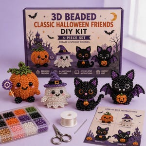Könnte beinhalten: Ein 3D-Perlen-Bastelset für klassische Halloween-Figuren wie Kürbis, Geist, Katze und Fledermaus. Das Set enthält einen Kunststoff-Sortierkasten mit bunten Perlen, eine Spule mit transparentem Faden, eine Nadel und eine bebilderte Schritt-für-Schritt-Anleitung.