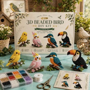 Pode incluir: Um kit de artesanato de pássaros com missangas 3D com quatro designs: um canário amarelo, uma caturra rosa, um guarda-rios azul e um tucano preto. O conjunto inclui um organizador de missangas, fio branco, tesoura e instruções.