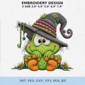 Puede incluir: Un diseño de bordado que muestra una criatura verde con pies naranjas que lleva un sombrero puntiagudo gris con detalles rosas y verdes. El texto dice: EMBROIDERY DESIGN 5 SIZE 3.9" 4.9" 5.9" 6.9" 7.9" y formatos DST, PES, EXP, VP3, HUS, JEF.