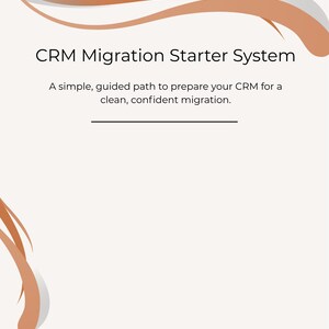 Op de afbeelding: Een digitaal document getiteld CRM Migration Starter System met de ondertitel A simple, guided path to prepare your CRM for a clean, confident migration. De pagina bevat abstracte terracotta en grijze gebogen lijnen en de tekst EdMDigitalStudio.