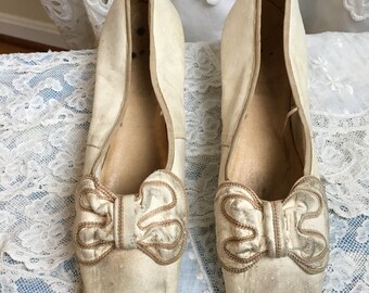 cream flat wedding shoes
