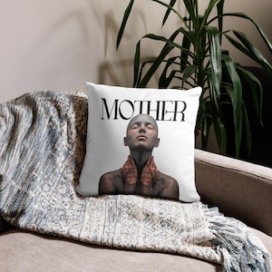 MUTTER Steinfigur Kissenbezug | Digital Art Kissen-Bezug | Feministische Wohnkultur | Modernes Typografie Akzent-Kissen | Geschenk für Sie