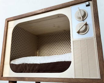 Cama para gatos de madera estilo retro – Diseño de TV vintage con iluminación LED y cómodo cojín de sherpa.