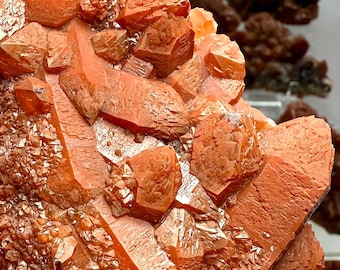 Natuurlijke rode kwartshematiet • Textuur met "drakenschubben", u kiest zelf!