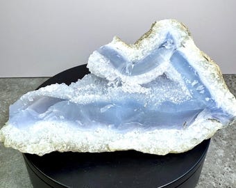 Vrije vormen van ruwe blauwe agaat, natuurlijke geodeholtes