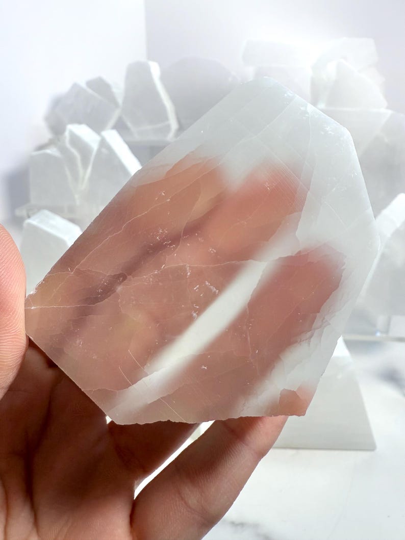 Roccia di selenite per TV, pietra per finestre in ulexite satinata, display a cristalli ottici, minerale bianco grezzo immagine 19