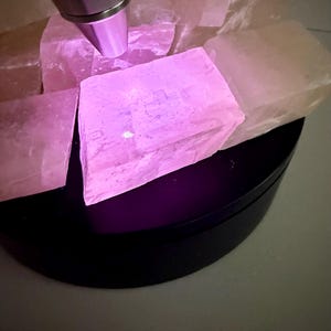 Fatias de Calcita Manganosa Arco-Íris | Calcita Rosa Natural com Brilho UV imagem 14