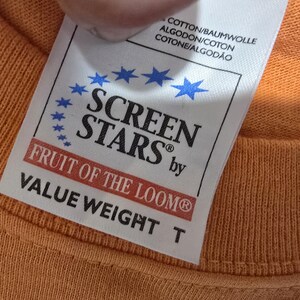 Puede incluir: Un juego de tres cuencos apilables de cer&aacute;mica en tonos azul, verde y blanco. Los cuencos presentan un esmalte moteado y un dise&ntilde;o sencillo y moderno. El cuenco m&aacute;s grande mide aproximadamente 15 cm de di&aacute;metro.