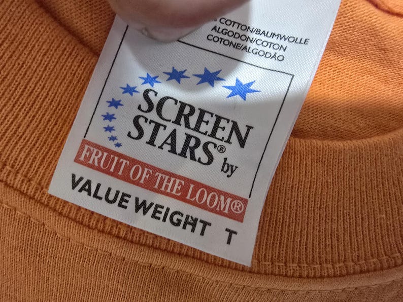 Puede incluir: Un juego de tres cuencos apilables de cer&aacute;mica en tonos azul, verde y blanco. Los cuencos presentan un esmalte moteado y un dise&ntilde;o sencillo y moderno. El cuenco m&aacute;s grande mide aproximadamente 15 cm de di&aacute;metro.