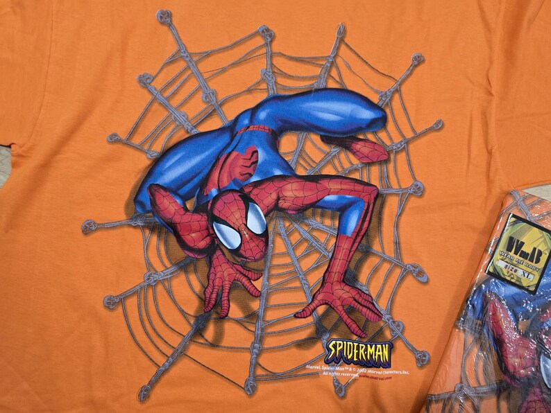 Puede incluir: Un juego de tres tazas de cer&aacute;mica con un acabado mate moteado. Las tazas son de color crema, gris claro y gris oscuro. Cada taza tiene un dise&ntilde;o simple y minimalista.