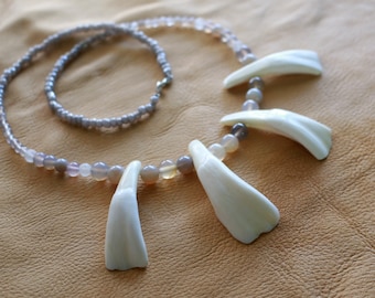 Delicate Agate Beaded Buffalo Teeth Statement Necklace
