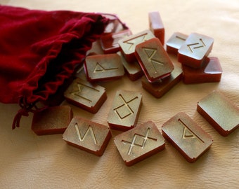 Raspberry Lux Elder Futhark Divination Rune Set