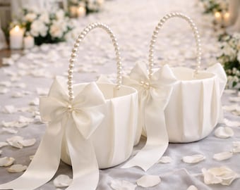 2Pcs White Flower Girl Baskets With Pearl Handle Wedding Basket With Satin Ribbon Bridal Party Decor Ceremony Accessories