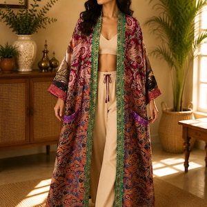 Peignoir kimono patchwork bohème upcyclé, cardigan long en soie vintage, paréo de festival
