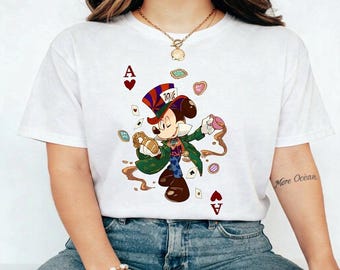Disneyland Mickey Mad Hatter Alice shirt, Disney Wonderland crossover T-shirt, vintage gewassen themapark tshirt, Magic Kingdom Tea Party outfit