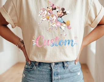 Benutzerdefinierte Mickey Minnie Karussell Shirt, Aquarell Einhorn Disney Shirt, Disney magische Karussell T-Shirt, Disneyland Familie passende Reise Shirt