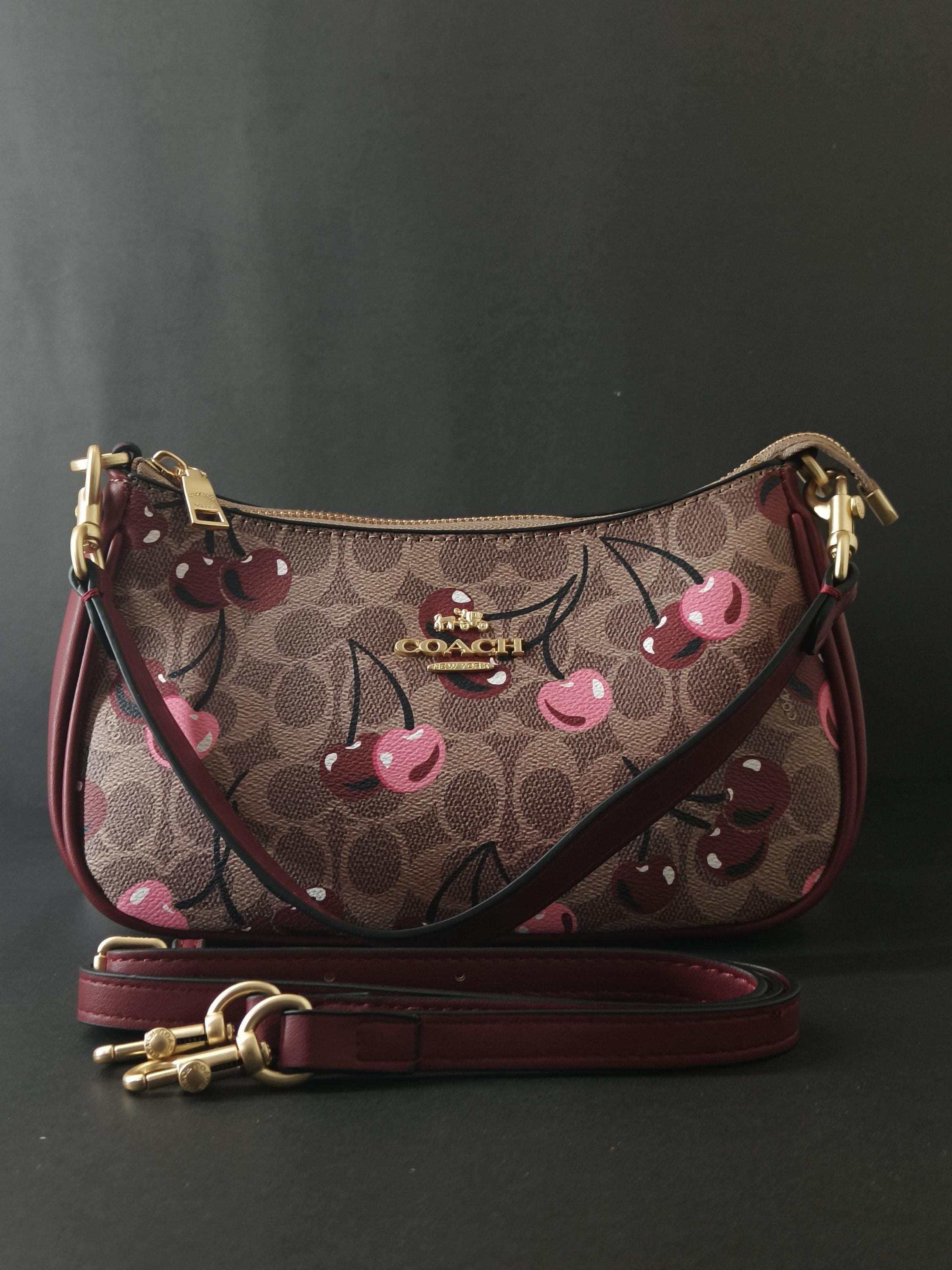 Coach woman Leather Bag Patch in Brown with Cream Stitching,in good condition Coach Bleecker Signature Jacquard Shoulder Bag ????S♡LD  main image 2