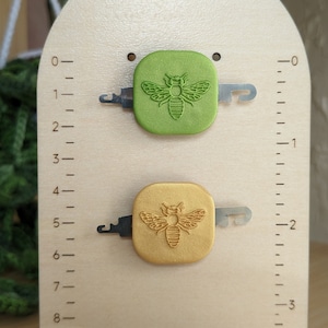 Embossed Bee Needle Minder & Threader Magnet. Polymer Clay. Gift for Stitchers, Needle Crafters, Thread Artists