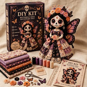 Puede incluir: Un kit de manualidades para una muñeca de patchwork Butterfly Soul, que incluye una caja con gráficos de calaveras y mariposas, una muñeca terminada con tocado floral y alas, telas, hilos, agujas, tijeras y un folleto de instrucciones.