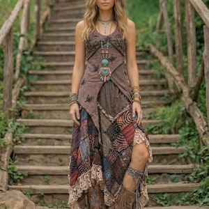 Boho-Patchwork-Maxikleid, asymmetrischer Hippie-Rock im Fairy-Core-Stil, Festival-Outfit im Erd-Look, verspieltes Lagenkleid im Zigeunerstil, Boho-Kleidung – RB04
