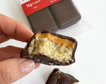 En-cas sain, caramel au beurre de cacahuète, chocolat et noisettes, tarte aux pommes, barres protéinées