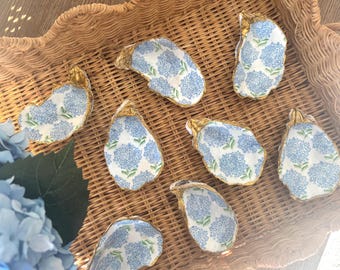 Hortensias en la orilla: Plato con forma de concha de ostra