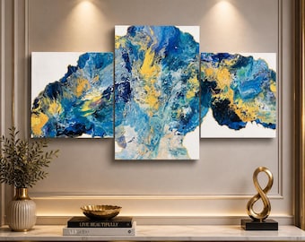 Tríptico de pintura acrílica fluida, conjunto de lienzos de arte fluido abstracto con olas oceánicas azules y doradas.